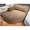 Image 2 : New - Moe's Madrid Tuape 1-Pcs Left Chaise (OA-1058-39-L-B) - without box