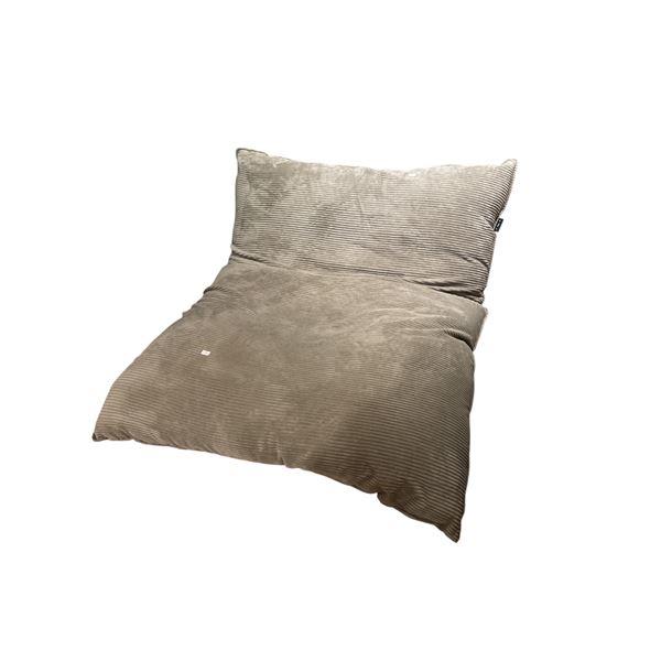 Stylus - New Diva Heated Chaise - Hyper Forest, RV: $1599 CAD, H35" x W50" x D60" (without box)