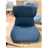 Image 3 : Set of 4 blue faux leather chairs (Legs are in box)