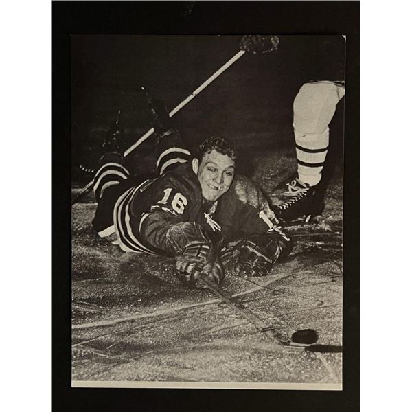 NHL Hall of Famer Chicago Black Hawks Bobby Hull Photo
