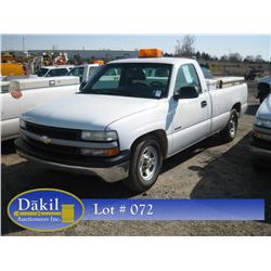 2001 CHEVROLET C-1500 REG CAB, 