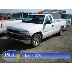 2001 CHEVROLET C-1500 REG CAB, 