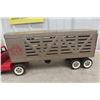 Image 12 : Structo Farms Pressed Steel Truck 21" 1950s or 1960s