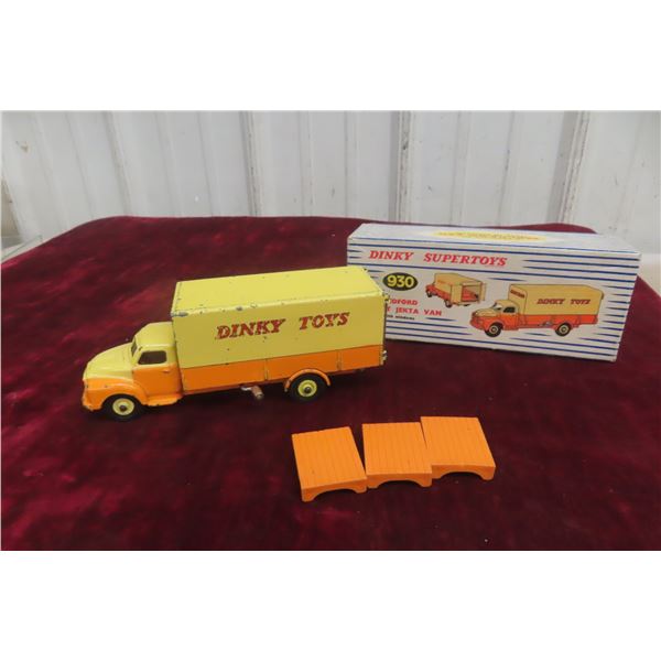 Dinky Supertoys No 930 Bedford Pallet Jekta Van 1960 to 1964 1/43 Scale in Box