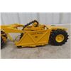 Image 14 : Reuhl John Deere 840 Diesel with Scraper 1/24 Scale Die Cast in Box