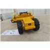 Image 15 : Reuhl John Deere 840 Diesel with Scraper 1/24 Scale Die Cast in Box