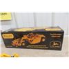 Image 17 : Reuhl John Deere 840 Diesel with Scraper 1/24 Scale Die Cast in Box