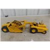 Image 2 : Reuhl John Deere 840 Diesel with Scraper 1/24 Scale Die Cast in Box