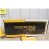 Image 15 : First Gear International 560 Payloader 1/25 Scale Die Cast Construction Pioneer in Box with Manual