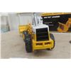 Image 9 : First Gear International 560 Payloader 1/25 Scale Die Cast Construction Pioneer in Box with Manual
