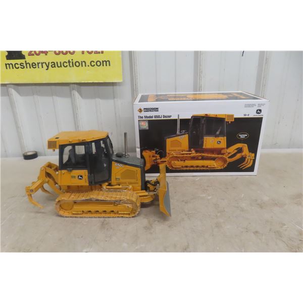 Ertl Precision Construction John Deere 650J Dozer with Ripper 1/16 Scale Die Cast in Box