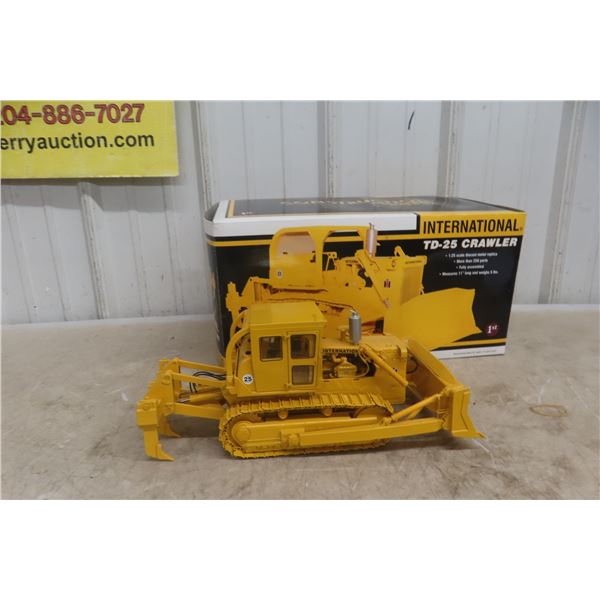 First Gear Construction Pioneers International TD 25 Crawler with Ripper 1/25 Scale Die Cast in Box