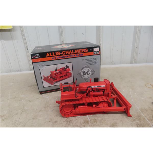 Spec Cast Allis Chalmers HD 3 Crawler with Blade 1/16 Scale Die Cast in Box