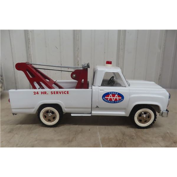 Tonka AA Wrecker Tow Truck 1960s Pressed Steel 14 1/2"