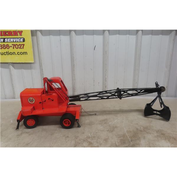 Doepke Model Toy Unit Gione Pressed Steel with Clamshell Bucket 1940s or 1950s 11" Machine, 18" Boo