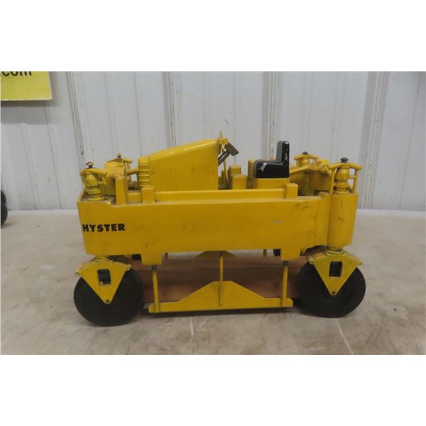 Druge Brother Hyster Straddle Lumber Carrier 1950s 12" x 8" x 5"