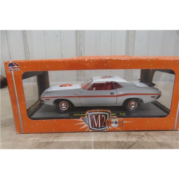 Detroit Muscle 1970 Dodge Challenger 1/24 Scale Die Cast in Box