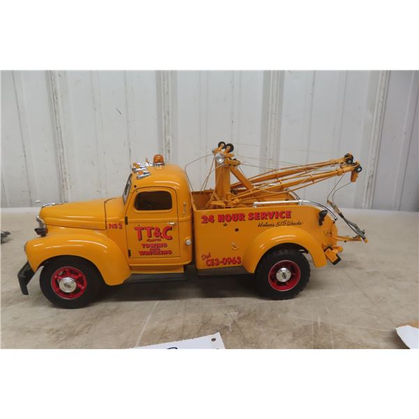 Highway 61 1/16 Scale Die-Cast 1948 International KB-5 Wrecker Tow Truck