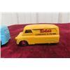 Image 3 : 2 Dinky Vehicles: No. 465 Morris Commercial Van (1959) and Bedford 10 CWT Van (1954–1956), 1/43 Sca