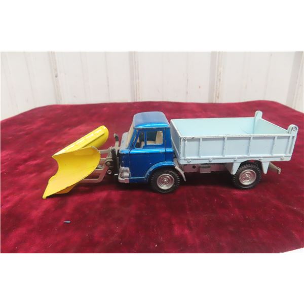 Dinky Toys No. 439 Ford D800 Snow Plow and Tipper Truck (1970–1978), 1/43 Scale