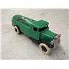 Image 1 : Dinky Tanker Truck No. 25D Castrol (1930–1950), 1/43 Scale