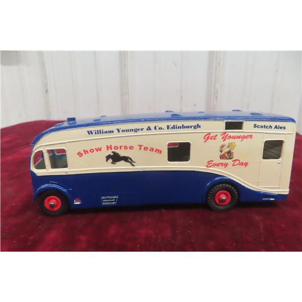 Dinky Supertoys Horse Box with Brewery Livery, 1950s, 1/43 Scale