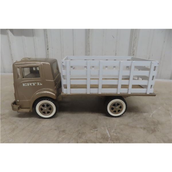 ERTL 6800 White Stake Truck, Die-Cast (1973–1979), 13 1/2" Long