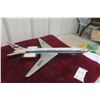 Image 12 : Tomiya DeLuxe Super Sonic Jet Liner No. 649, Tin Lithograph, Battery Operated, 19" Wingspan, 1960s