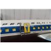 Image 8 : Tomiya DeLuxe Super Sonic Jet Liner No. 649, Tin Lithograph, Battery Operated, 19" Wingspan, 1960s