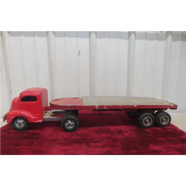Smith-Miller GMC Truck with Fruehauf Flatbed Trailer, Pressed Steel and Wood Deck, 1950s, 23 1/2" L