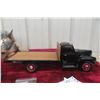 Image 5 : Highway 61 1948 International KB-5 Die-Cast Flatbed Truck, 1/16 Scale