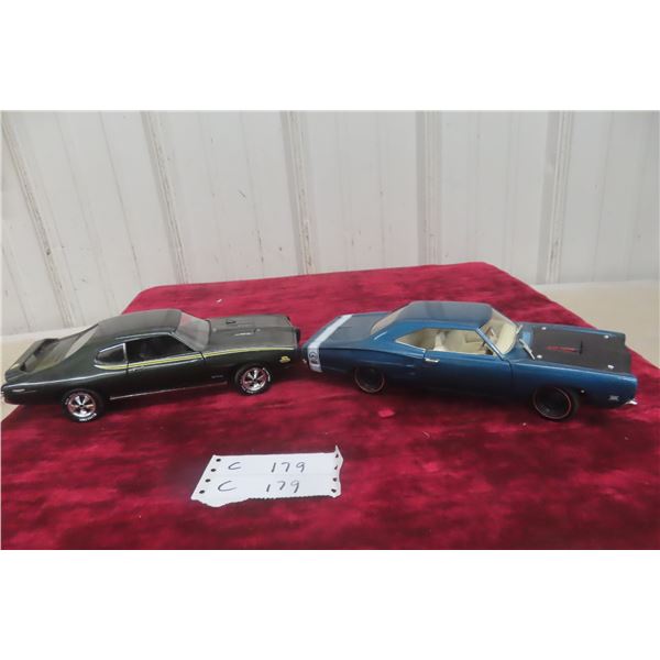 2 x 1/18 Scale Die Cast Cars: 1969 Dodge Super Bee and 1969 Pontiac GTO Judge