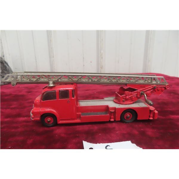 Dinky Supertoy No. 956 Turntable Fire Escape (1949–1970), 1/43