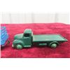 Image 6 : 2 Dinky Toys 1/43 343 Dodge Wagon 1954–64 and 422 Fordson Thames Truck