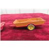Image 3 : Dinky Tractor 437 1/43 with Loader and 1960–70 Farm Tractor