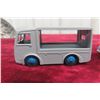 Image 3 : 2 Dinky 1/43 465 Morris Van 1957–59 and 30V Electric Dairy Van 1949