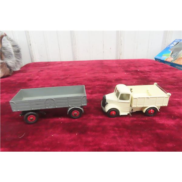 2 Dinky 1/43 Bedford End Tipper 410 1940s and 428 Farm Truck 1955