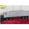 Image 4 : 2 First Gear 1/34 Scale Die-Cast Semi Trucks and Trailers