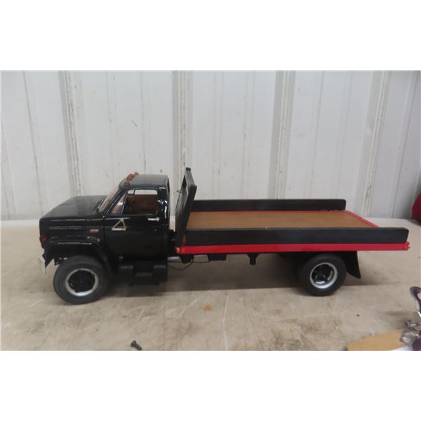 First Gear GMC Truck with Flat Deck, Die-Cast, 18" Long