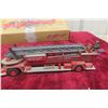 Image 4 : Corgi American La France Aerial Ladder Truck, Limited Edition, 1/50 Scale, with Box