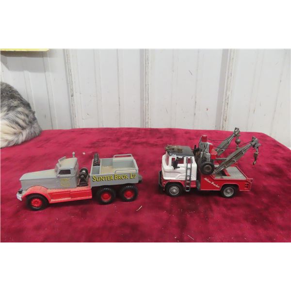 2 Corgi 1/43 Scale Die-Cast: Holmes Wrecker Tow Truck (1970, No. 1142) and No. 31014 Diamond T Ball