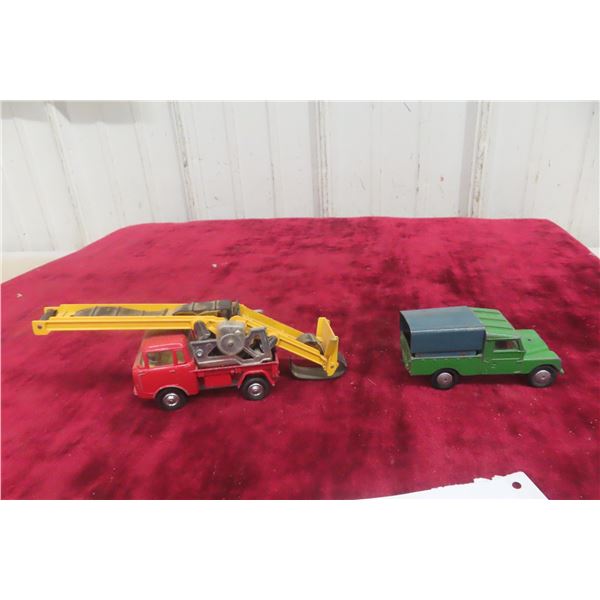 2 Corgi 1/43 Scale: Land Rover and Forward Control Jeep FC-150, 1960s