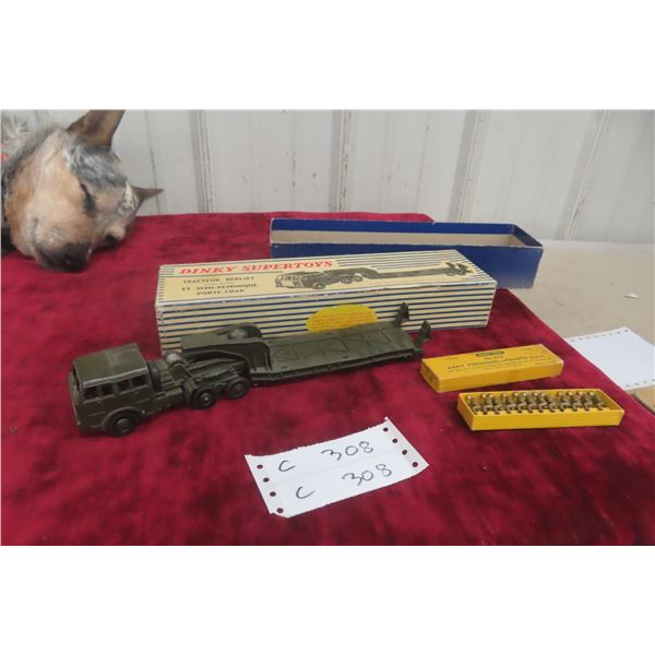 Dinky Supertoys Berliet T6 Tractor No. 890 (1959–63) and Dinky No. 603 Army Personnel