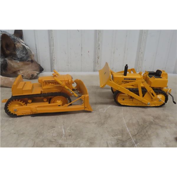 2 Die-Cast Crawlers, 1/16 Scale, John Deere and International