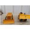 Image 4 : 2 Die-Cast Crawlers, 1/16 Scale, John Deere and International