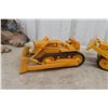 Image 6 : 2 Die-Cast Crawlers, 1/16 Scale, John Deere and International