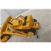 Image 7 : 2 Die-Cast Crawlers, 1/16 Scale, John Deere and International