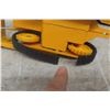 Image 9 : 2 Die-Cast Crawlers, 1/16 Scale, John Deere and International