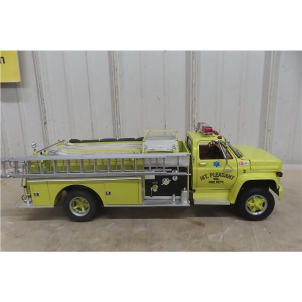 Highway 61 1980 GMC Pumper Fire Truck, 1/16 Scale Die-Cast