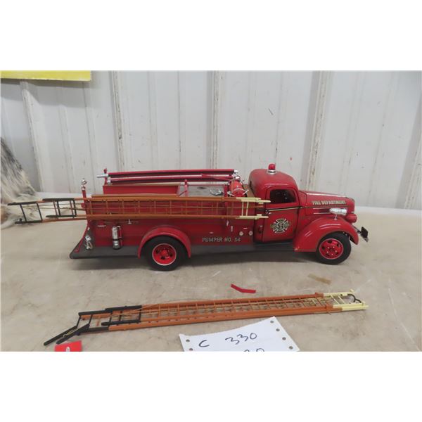 Highway 61 1941 Chevy Pumper Fire Truck, 1/16 Scale Die-Cast